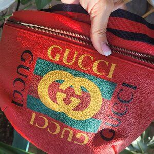 Gucci*Retired*Unisex**Red Pebbled Leather**Large*Shoulder/Waist Bum Bag